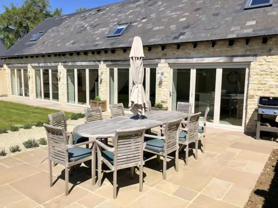 Stone Barn, Contemporary Barn Conversion Cheltenham Eksteriør bilde