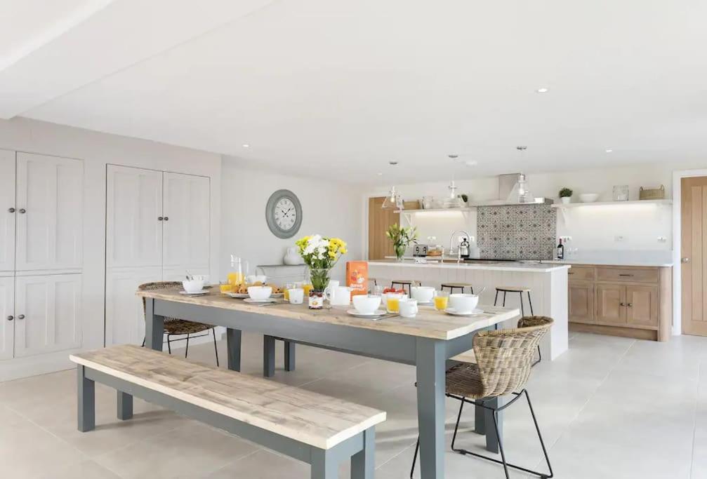 Stone Barn, Contemporary Barn Conversion Cheltenham Eksteriør bilde