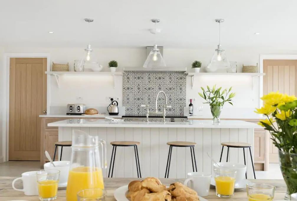 Stone Barn, Contemporary Barn Conversion Cheltenham Eksteriør bilde